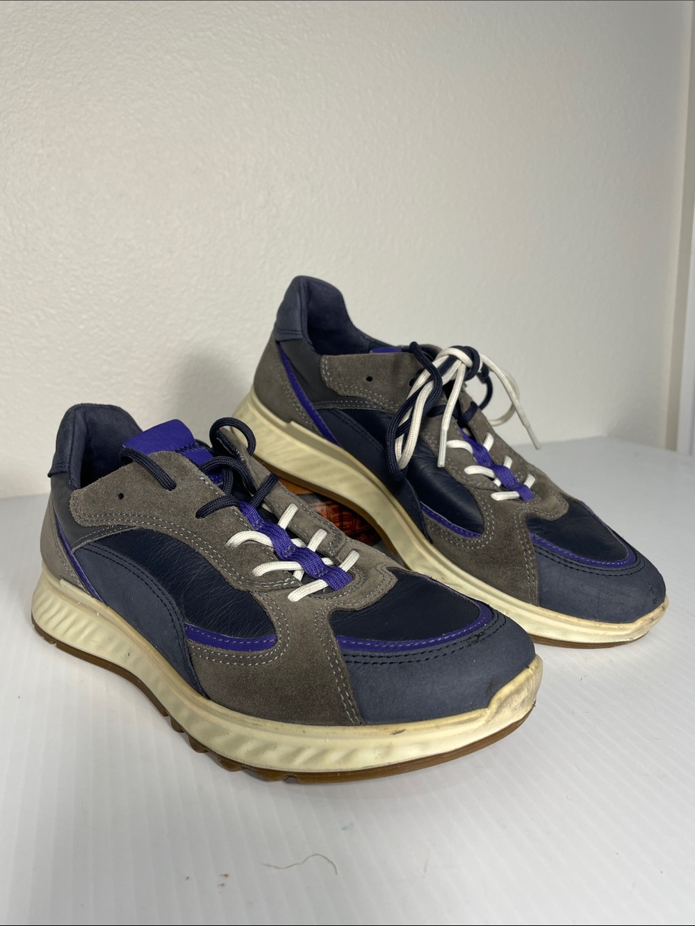 ECCO Womens St.1 Urban Sneaker Size 7.5 Leather Suede Running Lace Up
